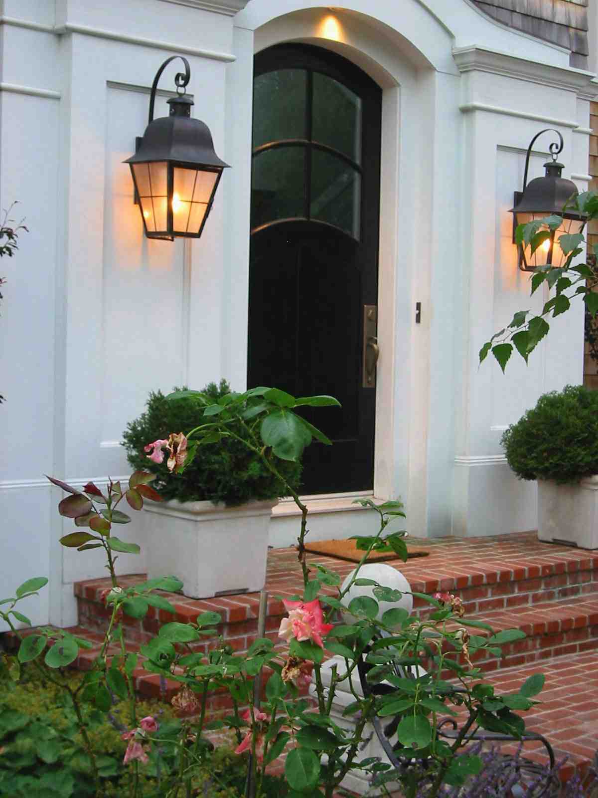 Cape Cod House Doors: A Guide to Stylish Entrances Cape Cod House Doors: A Guide to Stylish Entrances