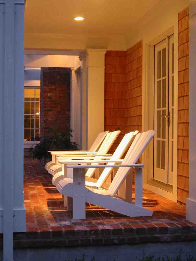 Cape Cod Charm: Designing the Perfect Front Porch